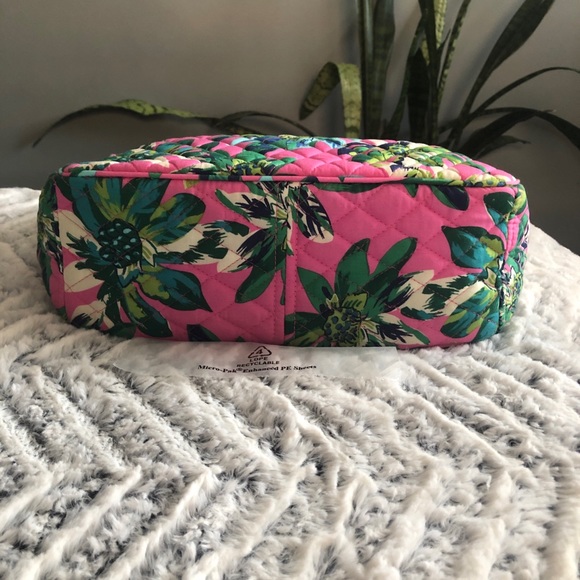 VERA BRADLEY Crossbody - Picture 3 of 8